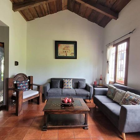 Amplia Casa Antigua Guatemala Con Pergola Y Jardin Villa Екстериор снимка
