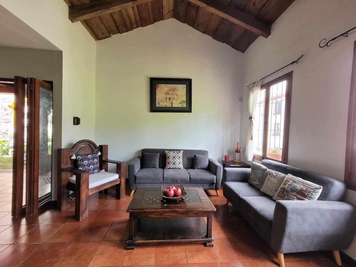 Amplia Casa Antigua Guatemala Con Pergola Y Jardin Villa Екстериор снимка