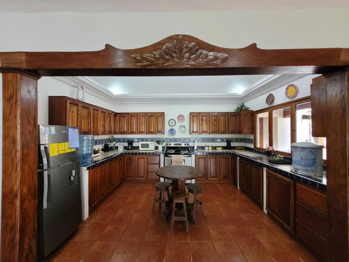 Amplia Casa Antigua Guatemala Con Pergola Y Jardin Villa Екстериор снимка