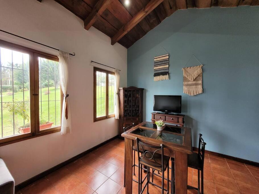 Amplia Casa Antigua Guatemala Con Pergola Y Jardin Villa Екстериор снимка