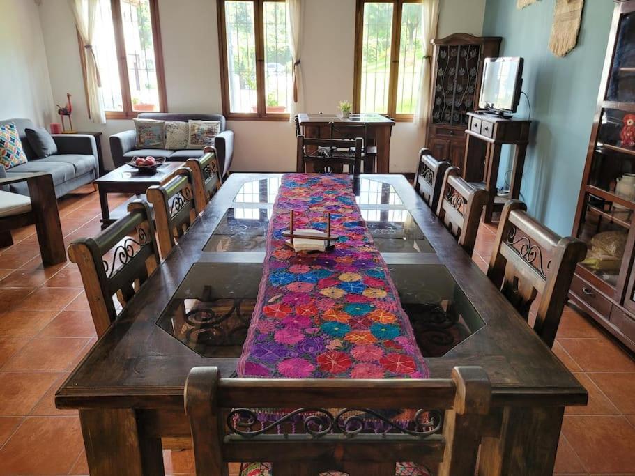 Amplia Casa Antigua Guatemala Con Pergola Y Jardin Villa Екстериор снимка