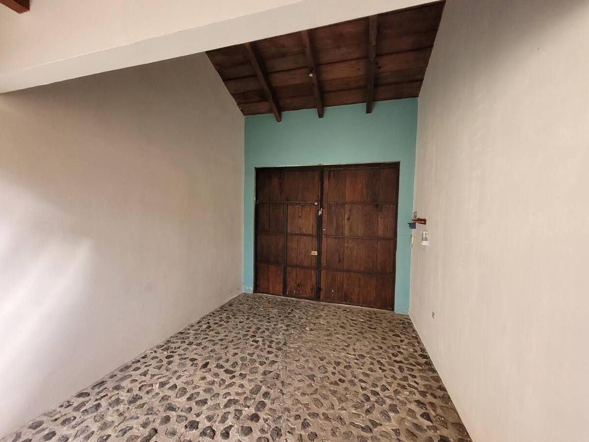 Amplia Casa Antigua Guatemala Con Pergola Y Jardin Villa Екстериор снимка