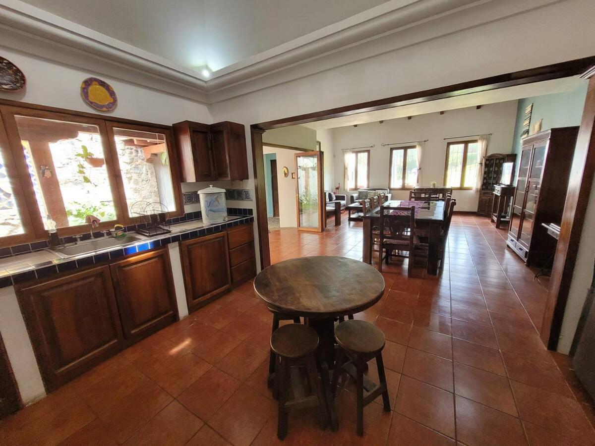 Amplia Casa Antigua Guatemala Con Pergola Y Jardin Villa Екстериор снимка