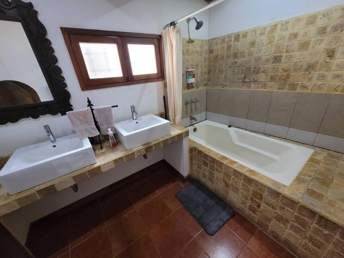 Amplia Casa Antigua Guatemala Con Pergola Y Jardin Villa Екстериор снимка