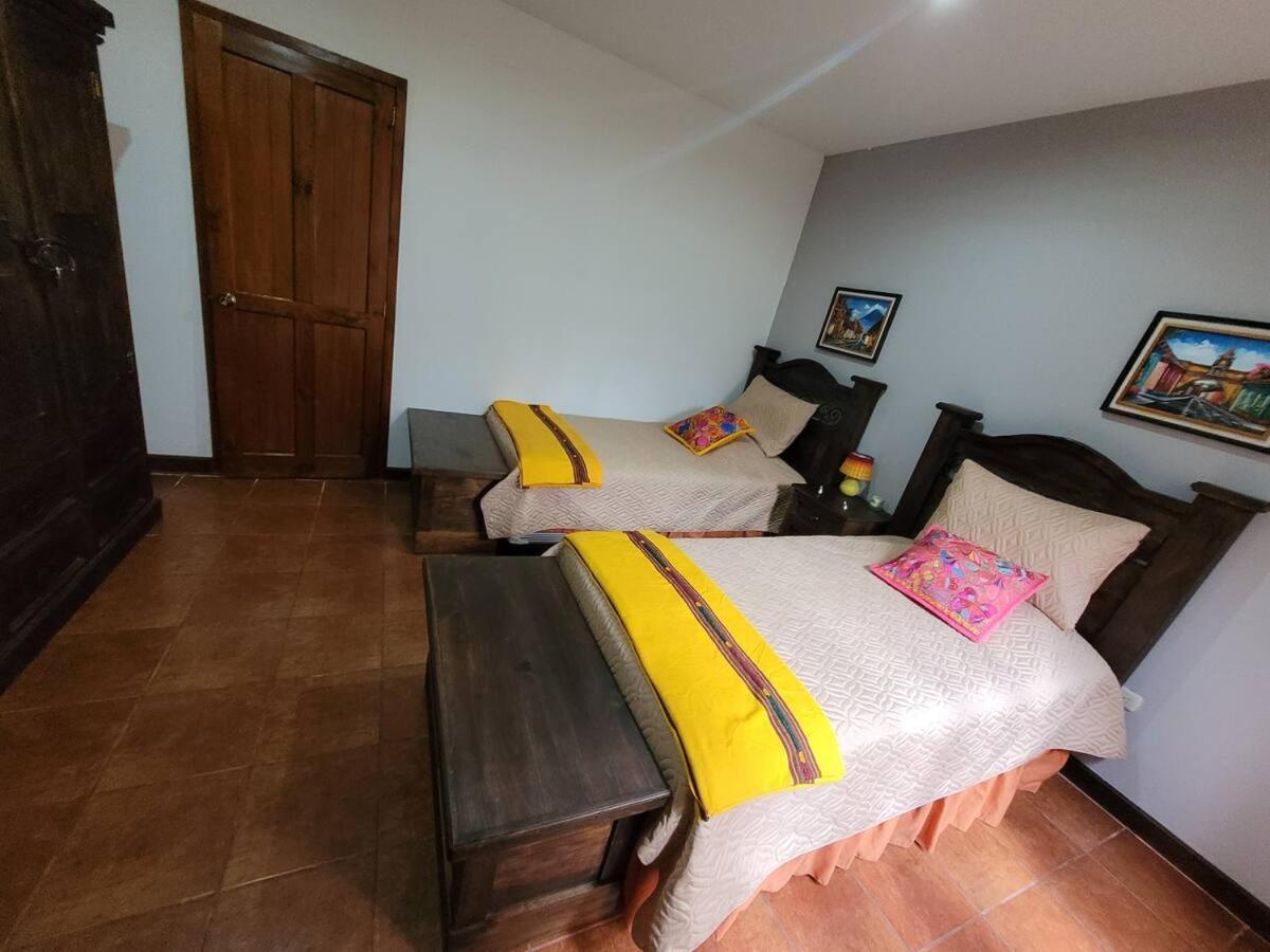 Amplia Casa Antigua Guatemala Con Pergola Y Jardin Villa Екстериор снимка
