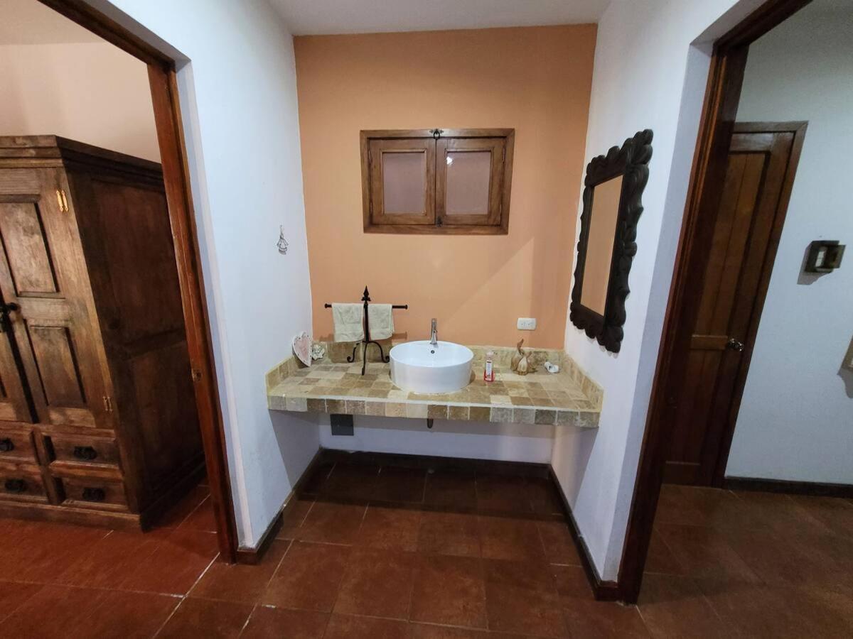 Amplia Casa Antigua Guatemala Con Pergola Y Jardin Villa Екстериор снимка