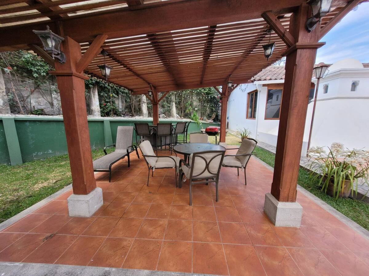 Amplia Casa Antigua Guatemala Con Pergola Y Jardin Villa Екстериор снимка