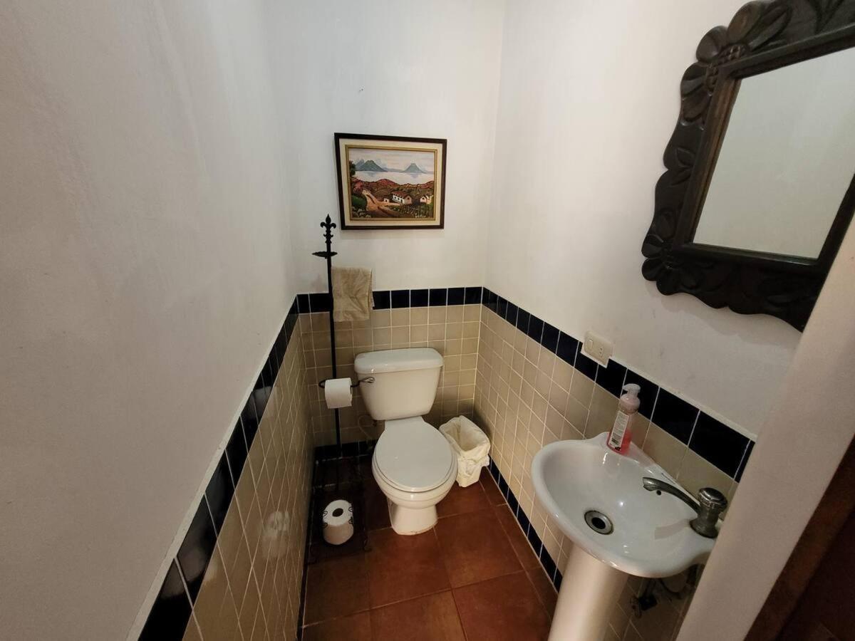 Amplia Casa Antigua Guatemala Con Pergola Y Jardin Villa Екстериор снимка