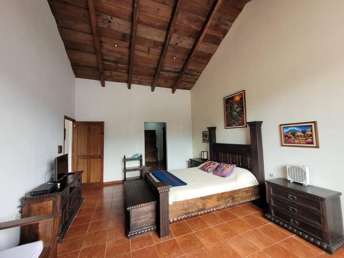 Amplia Casa Antigua Guatemala Con Pergola Y Jardin Villa Екстериор снимка