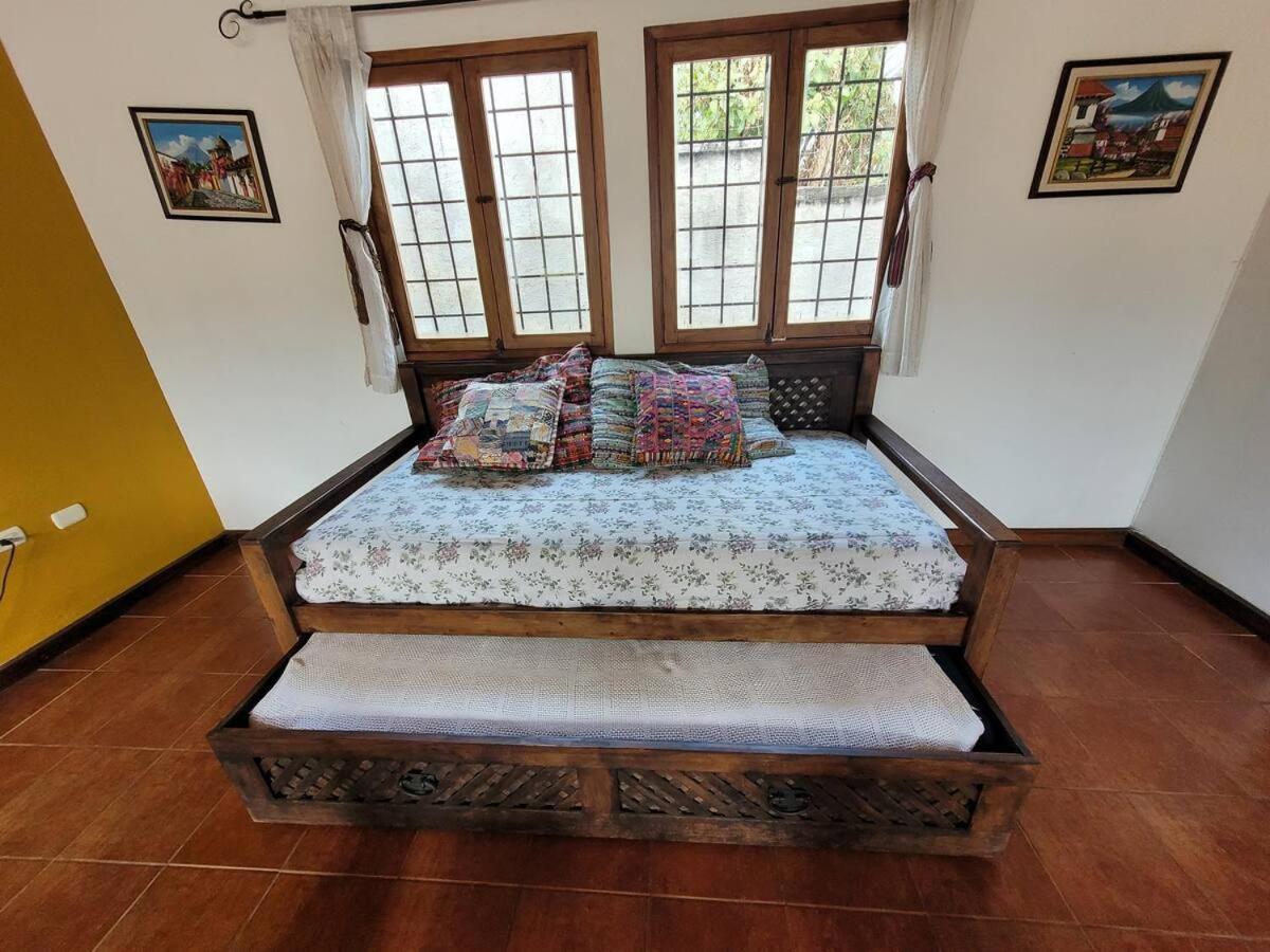 Amplia Casa Antigua Guatemala Con Pergola Y Jardin Villa Екстериор снимка