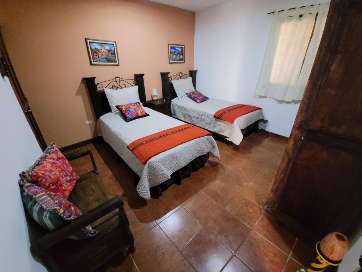 Amplia Casa Antigua Guatemala Con Pergola Y Jardin Villa Екстериор снимка